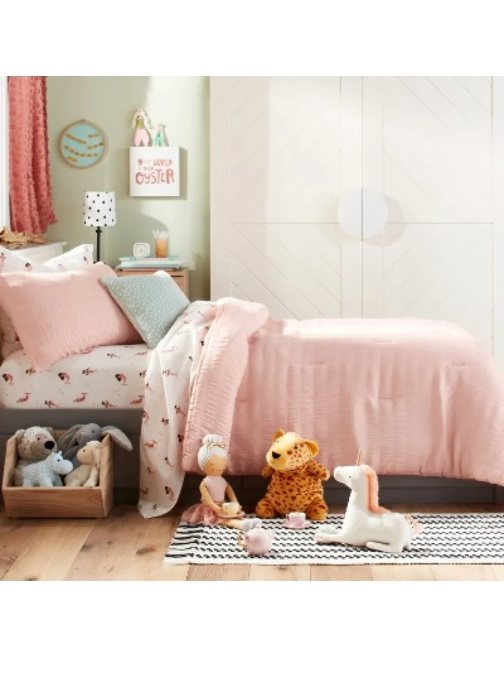 Pillowfort Pink Seersucker Twin Comforter